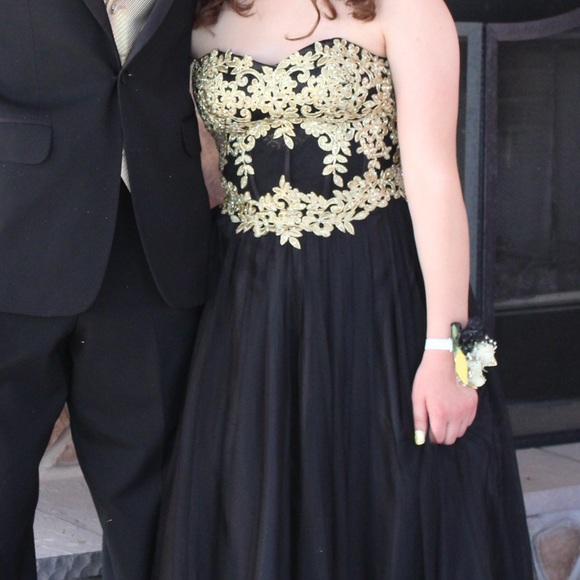 Beautiful Black and Gol Prom Dress - Picture 5 of 5